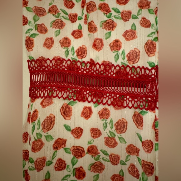 Beautiful Red and White Floral Dress with Cutout at the Waist - Picture 5 of 6